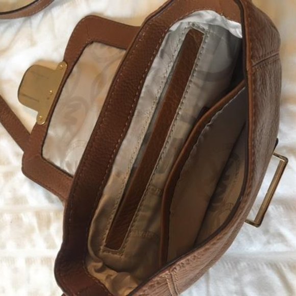 MICHAEL Michael Kors Beige Charlton Crossbody - Picture 4 of 5